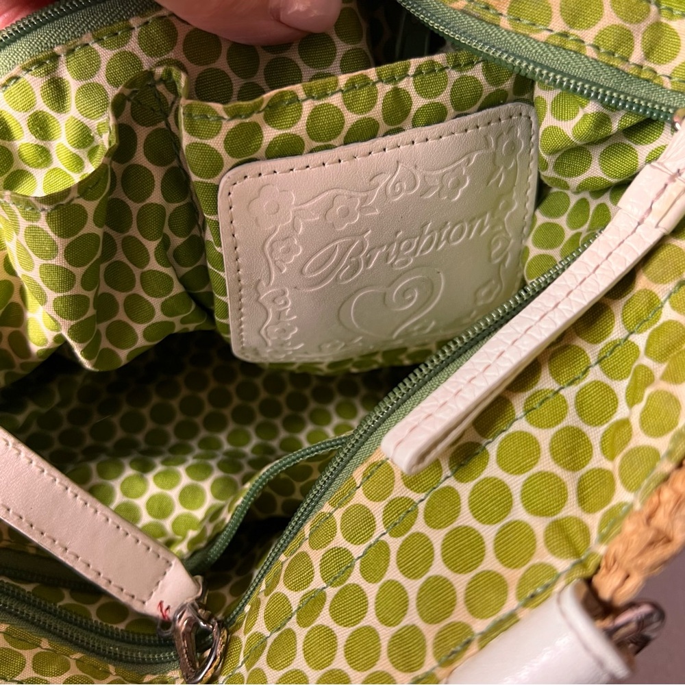 Brighton Straw Shoulder Bag with White & Yellow Daisy Appliqués - Picture 2 of 16